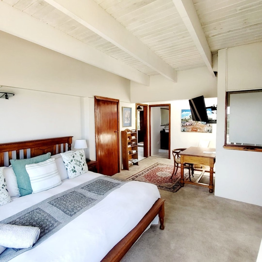 5 Bedroom Property for Sale in Beacon Bay Eastern Cape